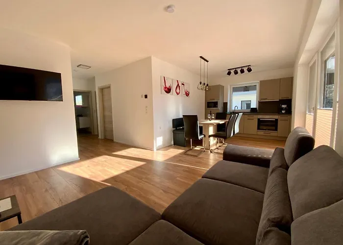 Deluxefort Fuer 10 Gaeste Mit Eigenem Whirlpool Und Fasssauna