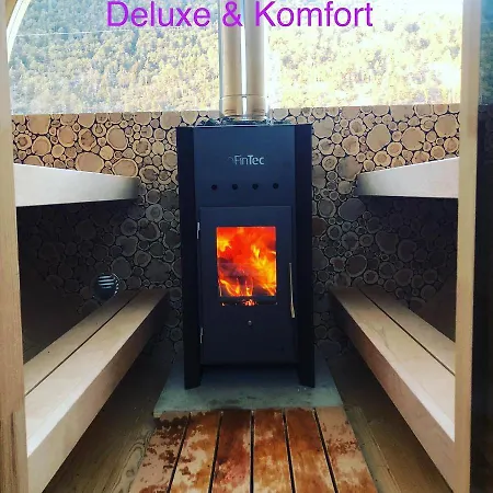 Apartment Deluxefort Fuer 10 Gaeste Mit Eigenem Whirlpool Und Fasssauna